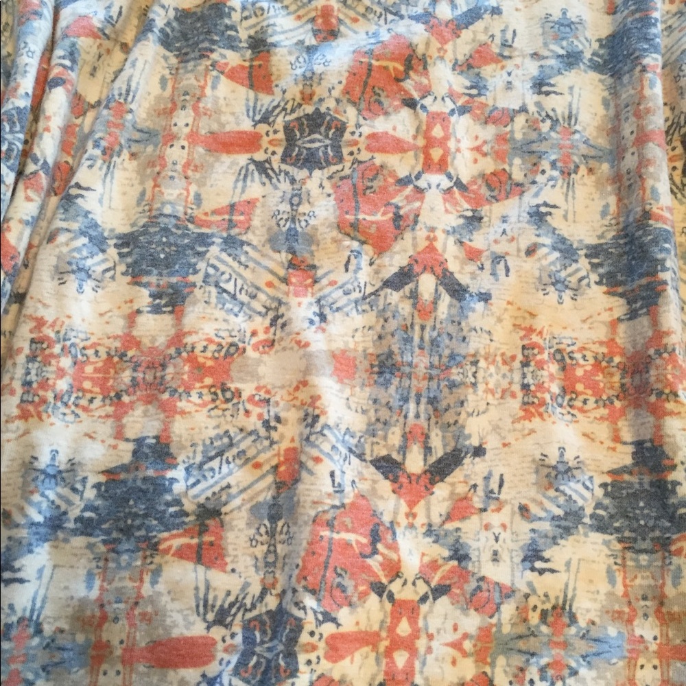 Lularoe Perfect Tee - Picture 2 of 2